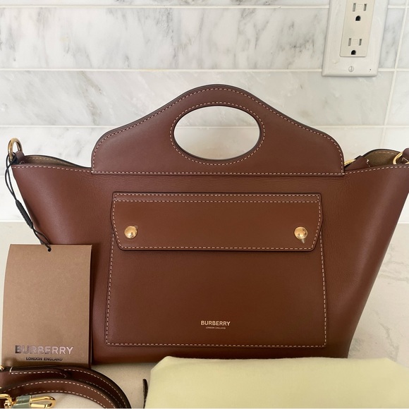 BWNT Authentic Burberry 2021 Runway Small Soft Pocket Tote, in tan - Picture 2 of 16